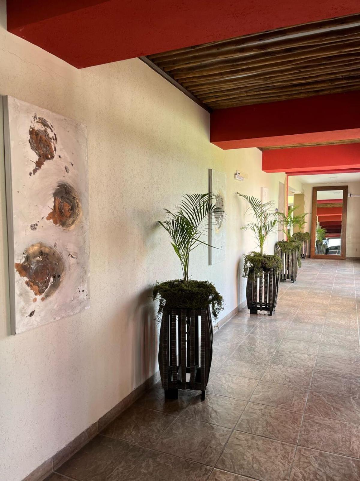 Howard Johnson Inn Rosario De La Frontera Exterior foto